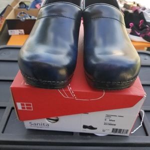 Sanita clogs